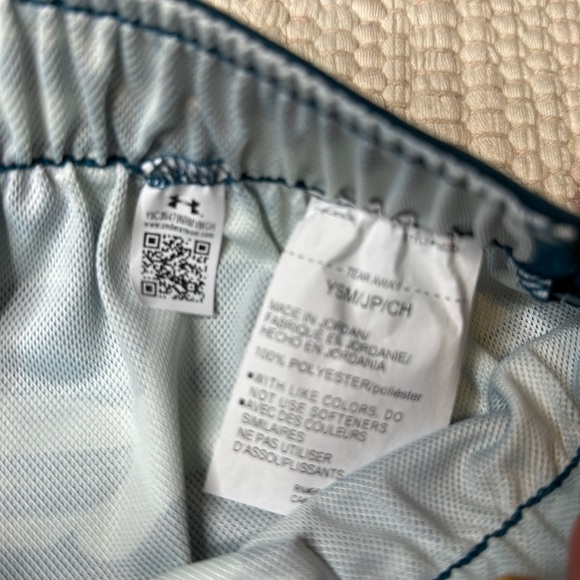 Youth Under Amour Girls Loose Fit Shorts Green Camo  L NWT - Picture 3 of 7